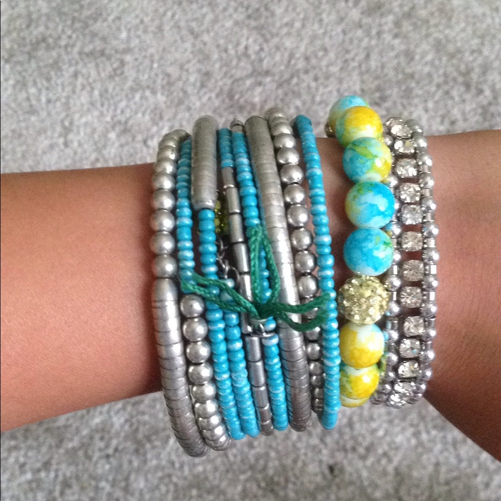 Three pack bracelets with little jewelry bag.😊🦄